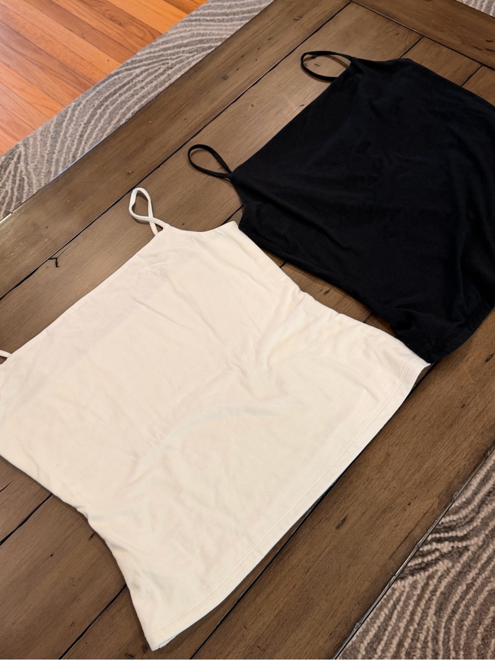 Banana Republic 2 tops Spaghetti Strap Camisoles - Black & White Size M 439‎